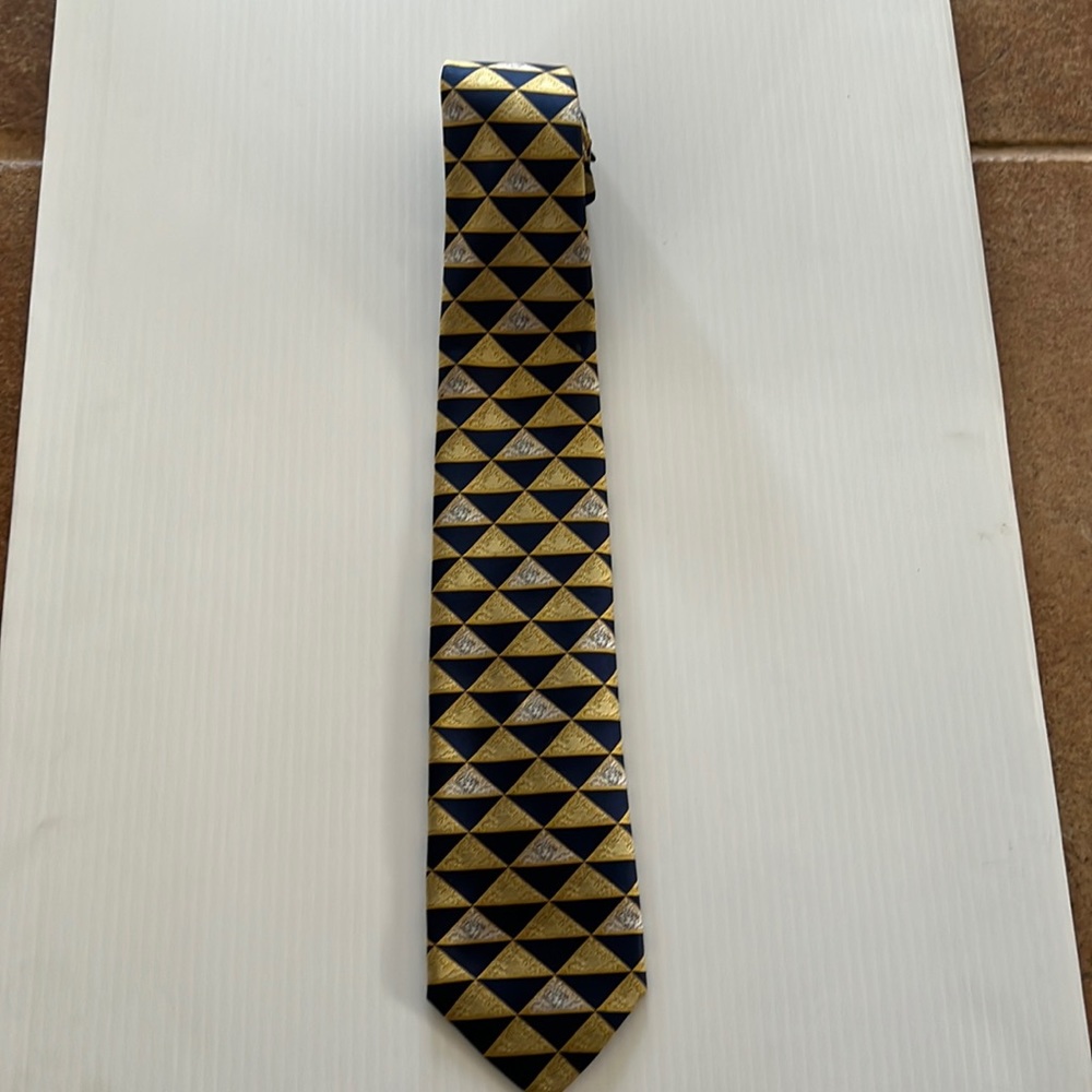 Versace 100% silk tie made in Italy in mint condition